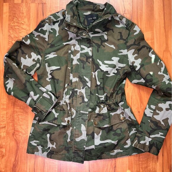Love Tree Jackets & Blazers - LOVE TREE Camouflage jacket 🖤 lightweight 🖤 excellent condition 🖤 Large
